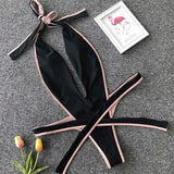Bikini intero geometrico con scollo profondo a V da donna