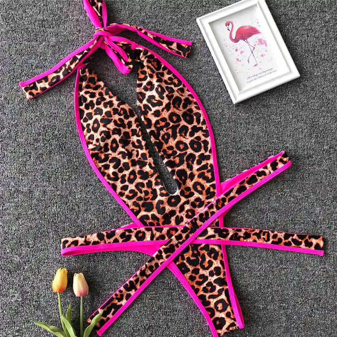 Bikini intero geometrico con scollo profondo a V da donna