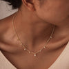 Collana con ciondoli di pietre trasparenti scintillanti da donne