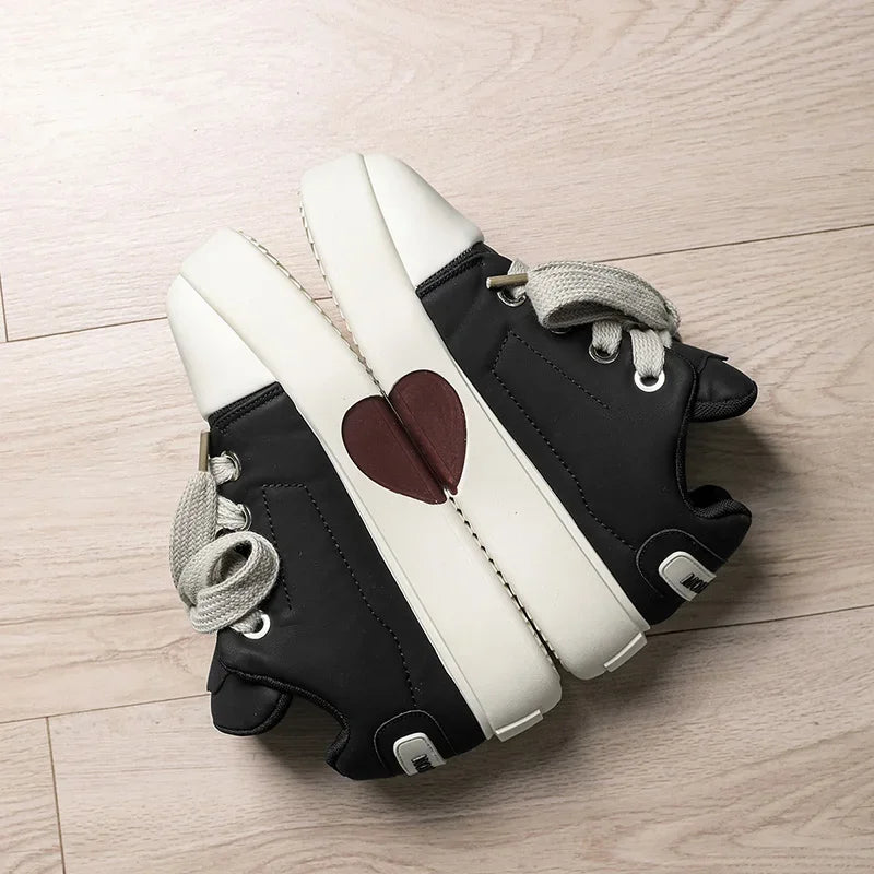 Sneaker casual in pelle PU a strisce e cuore da uomo