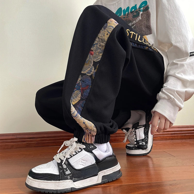 Pantaloni casual con bordo a contrasto con stampa grafica e lacci da uomo - Pantaloni uomo ATREND