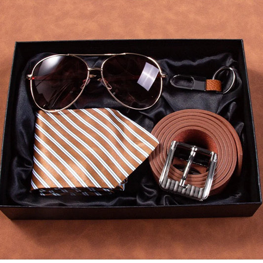 Set idea regalo con cravatta occhiali da sole cintura e portachiavi da uomo - Idea regalo uomo ATREND