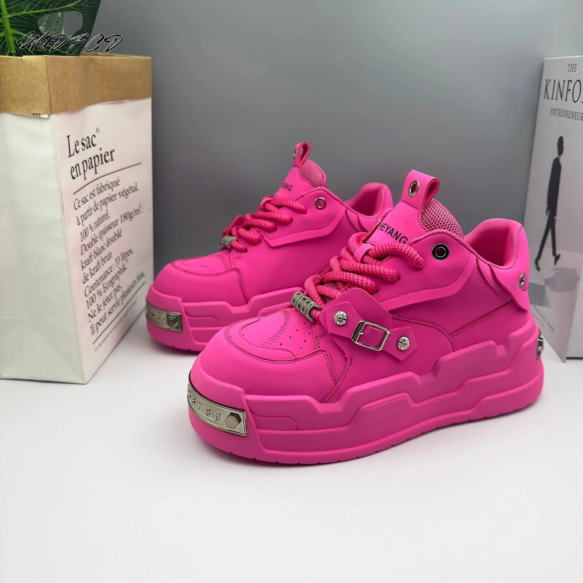 Sneakers punk con fibbie laterali in pelle PU unisex