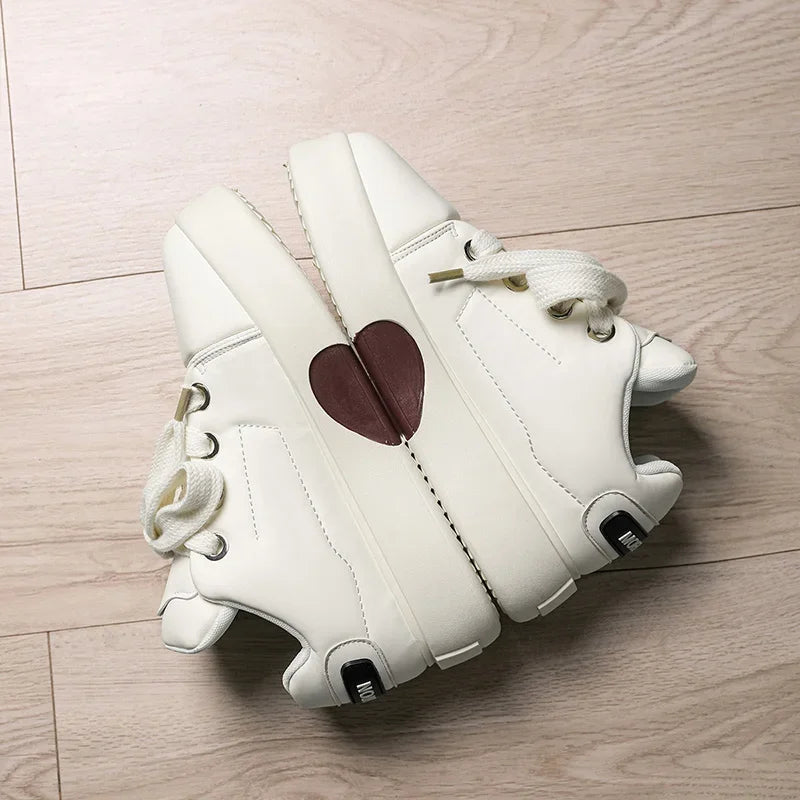 Sneaker casual in pelle PU a strisce e cuore da uomo
