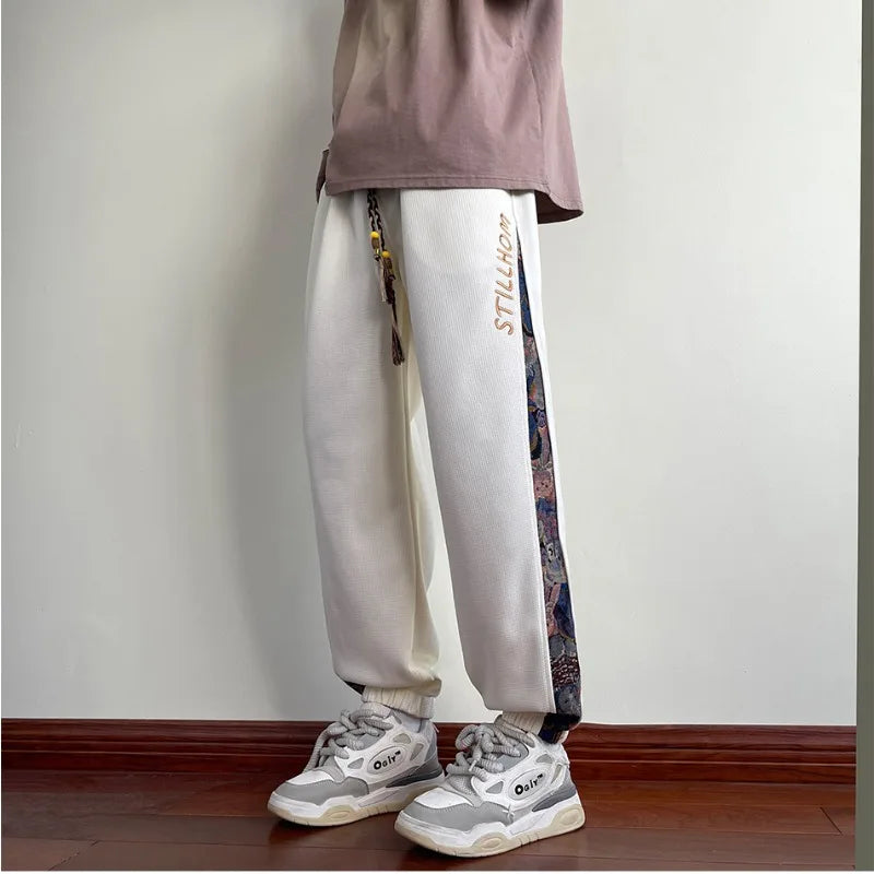 Pantaloni casual con bordo a contrasto con stampa grafica e lacci da uomo - Pantaloni uomo ATREND