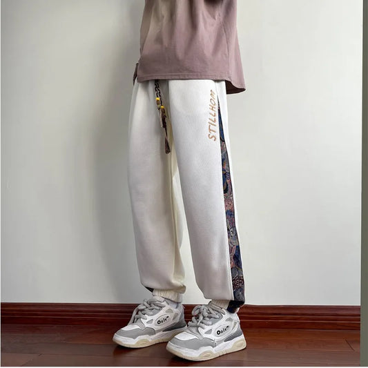 Pantaloni casual con bordo a contrasto con stampa grafica e lacci da uomo - Pantaloni uomo ATREND