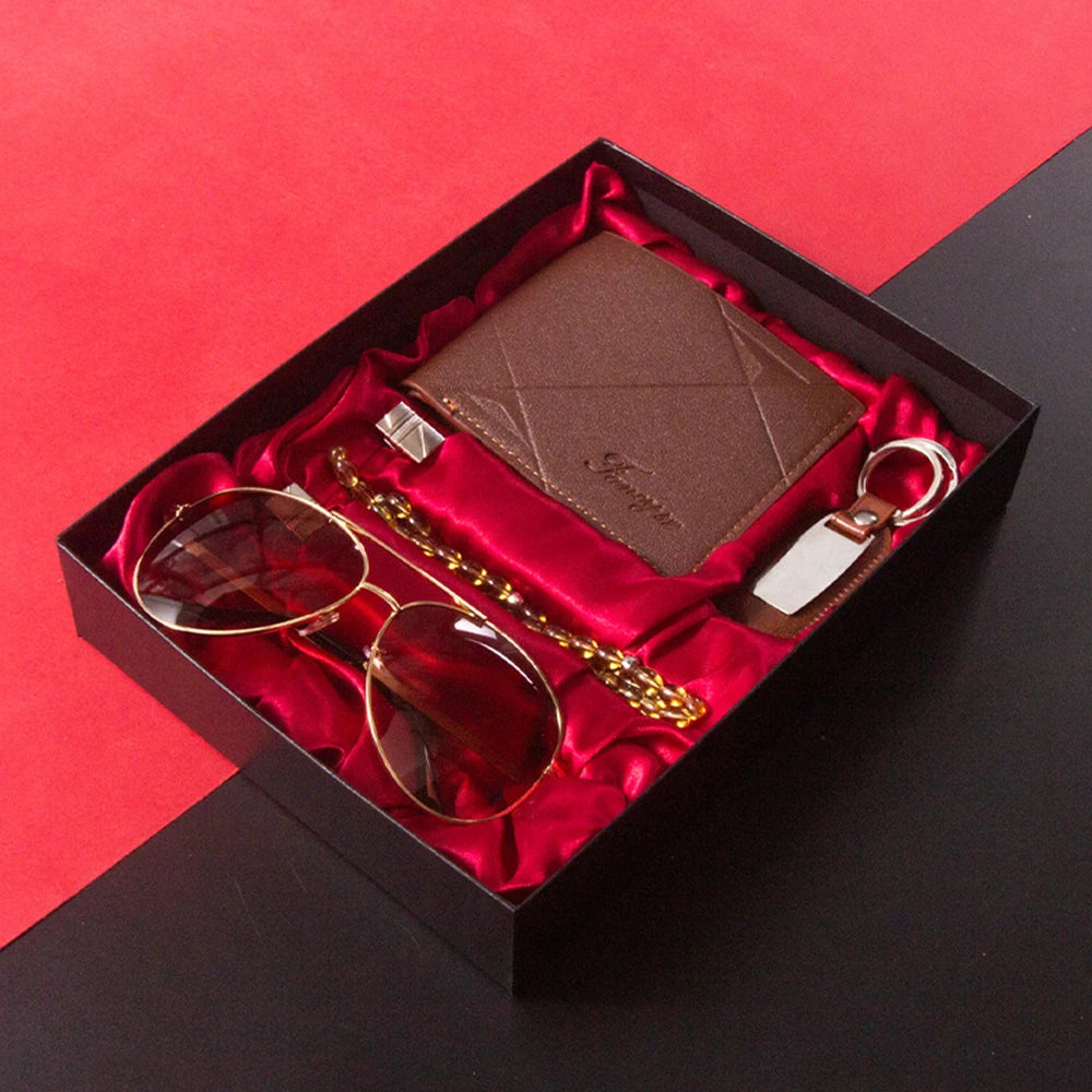 Set idea regalo con portafoglio collana porta chiavi occhiali da sole e un paio di gemelli da uomo - Idea regalo uomo ATREND