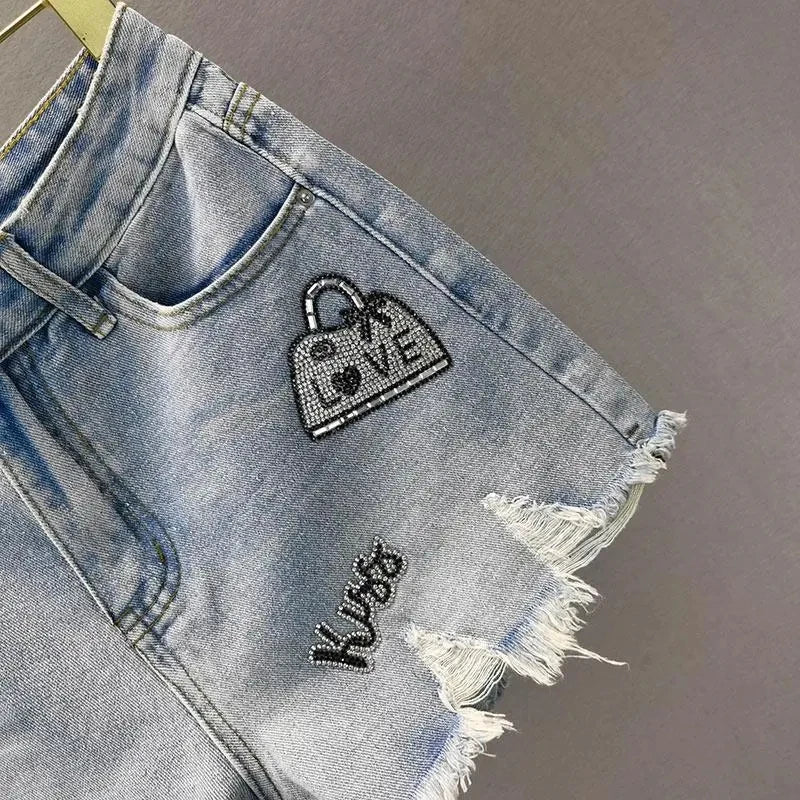 Pantaloncini di jeans strappati con stampa a lettere da donna - Pantaloncini di jeans donna ATREND