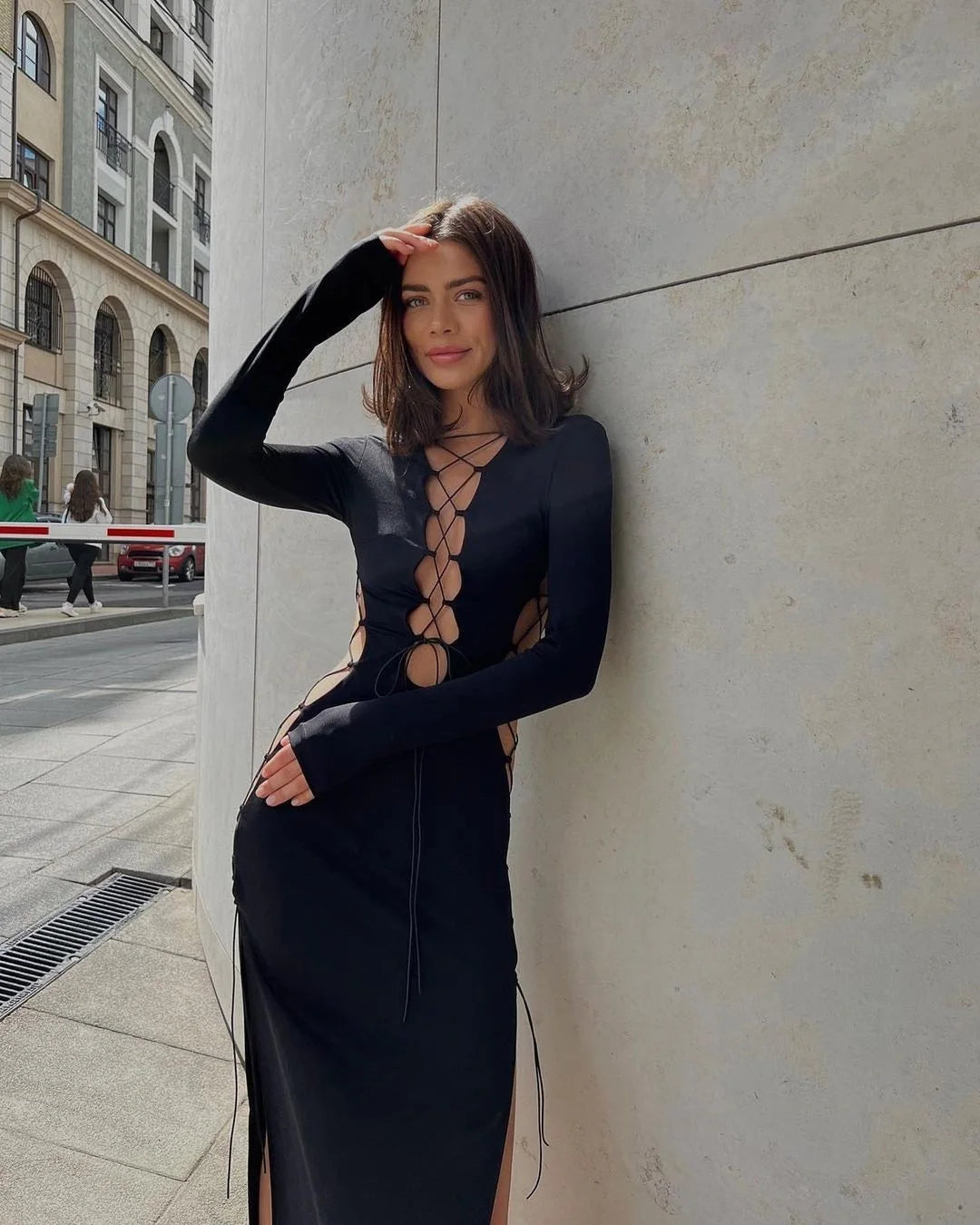 Abito lungo scavato con lacci e maniche lunghe da donna - Abbigliamento Abiti ATREND