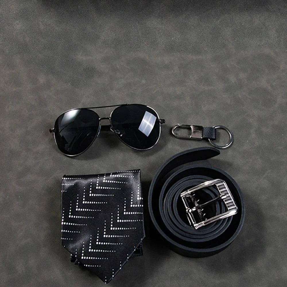 Set idea regalo con cravatta occhiali da sole cintura e portachiavi da uomo - Idea regalo uomo ATREND