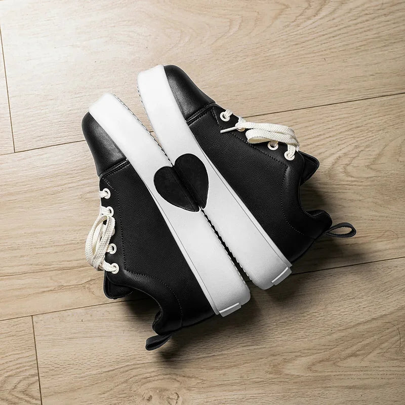 Sneaker casual in pelle PU a strisce e cuore da uomo