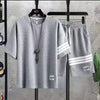 Set coordinato casual maglietta con maniche corte e pantaloncino da uomo