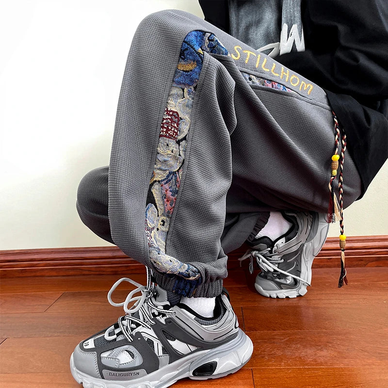 Pantaloni casual con bordo a contrasto con stampa grafica e lacci da uomo - Pantaloni uomo ATREND