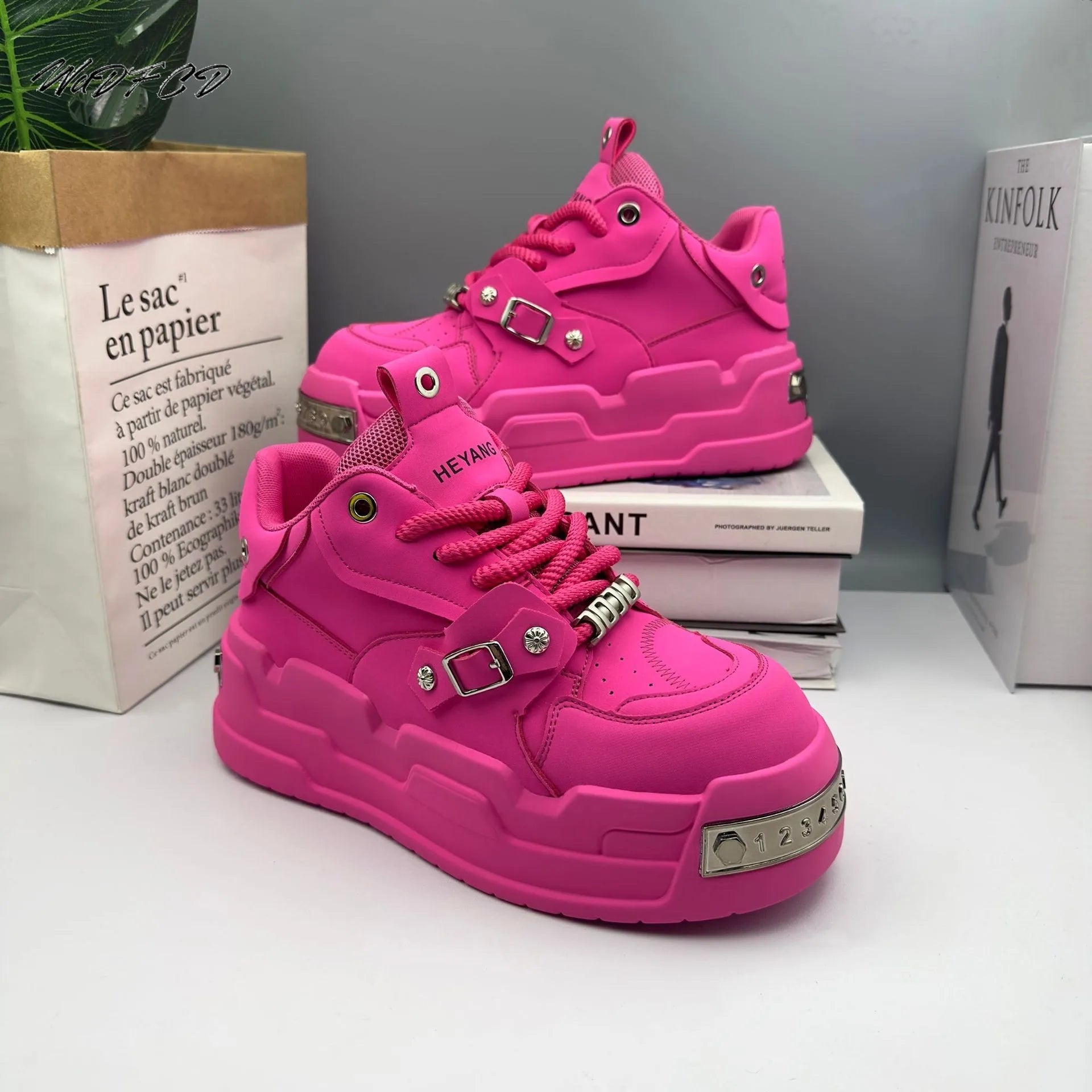 Sneakers punk con fibbie laterali in pelle PU unisex