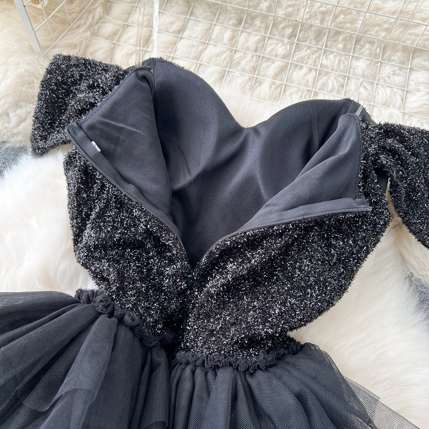 Abito lungo a body patchwork plissettato con tulle e pailettes da donna ATREND