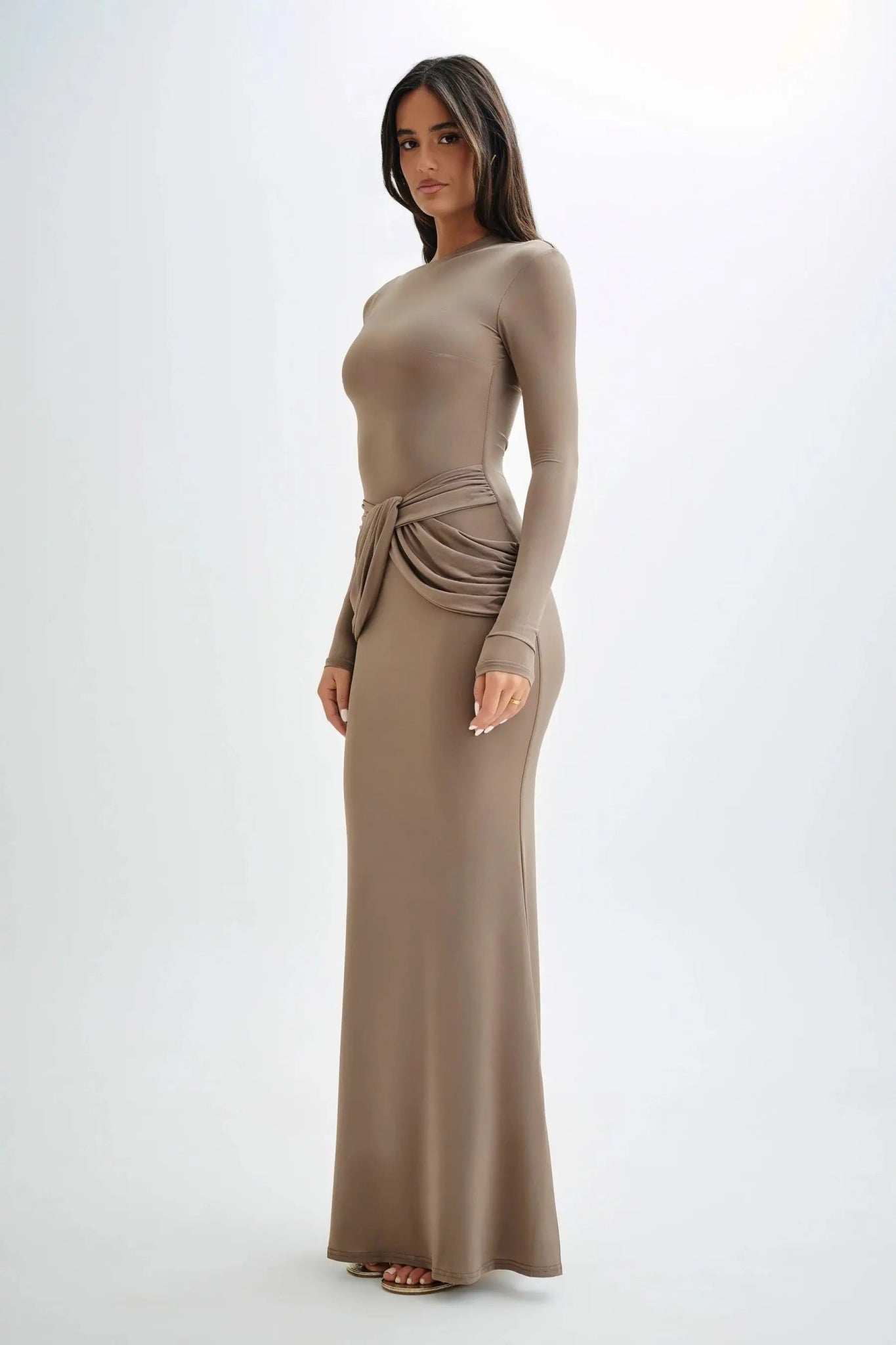 Abito lungo casual a maniche lunghe e fascia plissettata da donna ATREND
