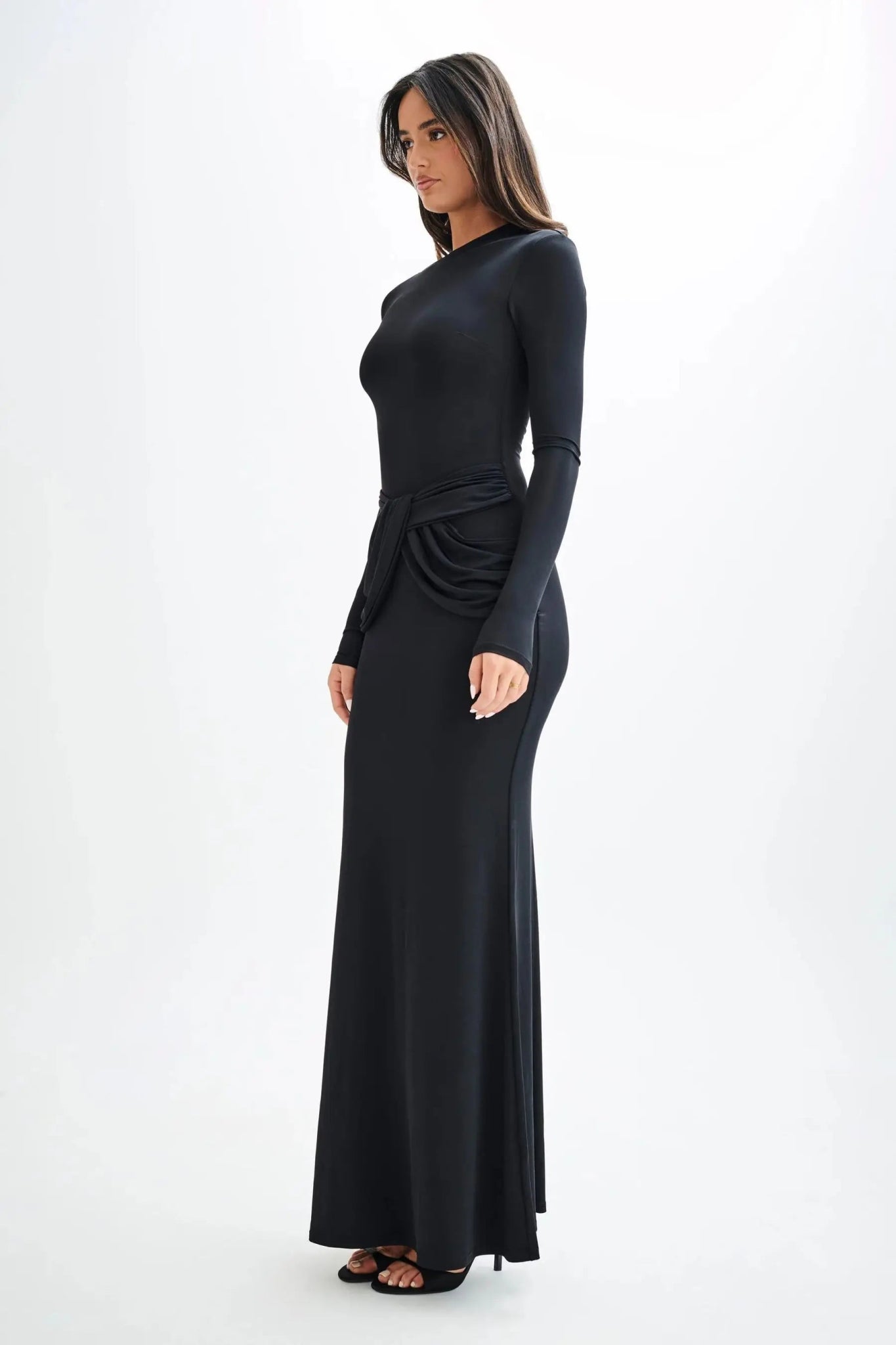 Abito lungo casual a maniche lunghe e fascia plissettata da donna ATREND