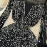 Abito lungo patchwork a maniche lunghe con strass e piume da donna ATREND