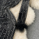 Abito lungo patchwork a maniche lunghe con strass e piume da donna ATREND