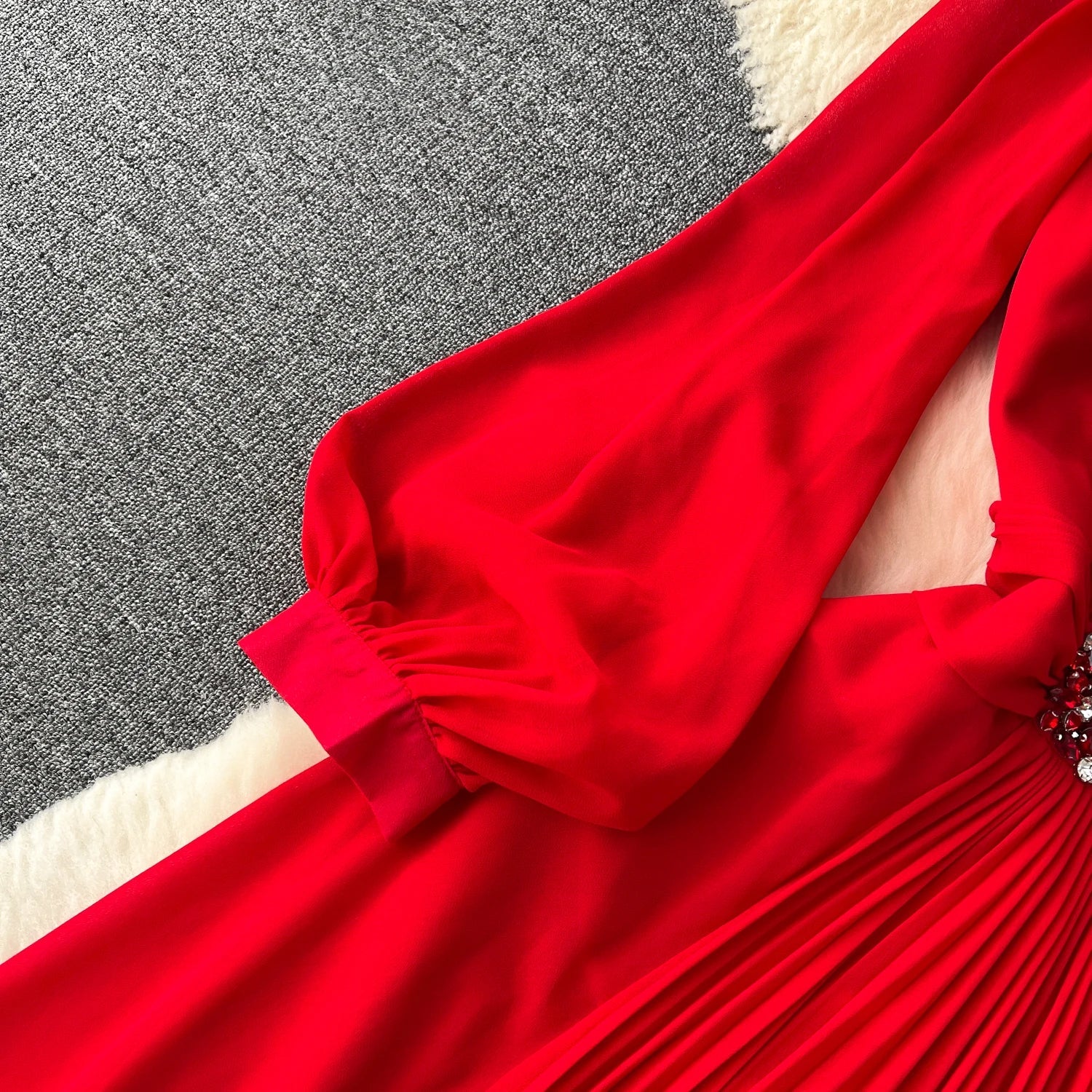 Abito lungo plissettato a maniche lunghe con strass da donna ATREND