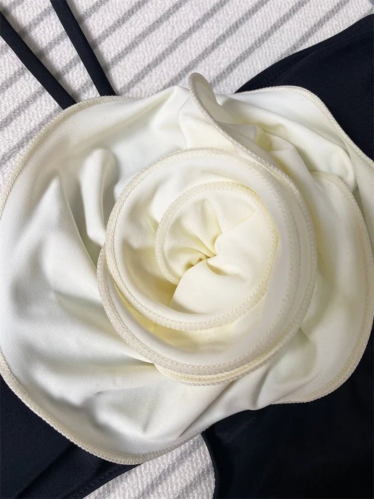 Bikini intero scavato con fiore da donna ATREND