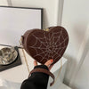 Borsa a tracolla con catena a forma di cuore in pelle PU con disegno a ragnatela da donna ATREND
