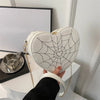Borsa a tracolla con catena a forma di cuore in pelle PU con disegno a ragnatela da donna ATREND