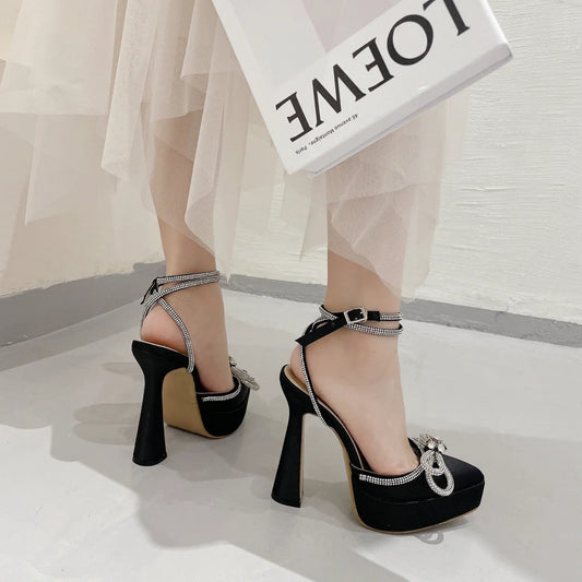 Decollettecasual con fiocco e cinturino regolabile da donna ATREND