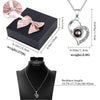 Idea regalo collana con zirconi circondata da rose artificiali con scritta ti amo in 100 lingue ideale per ogni occasione ATREND