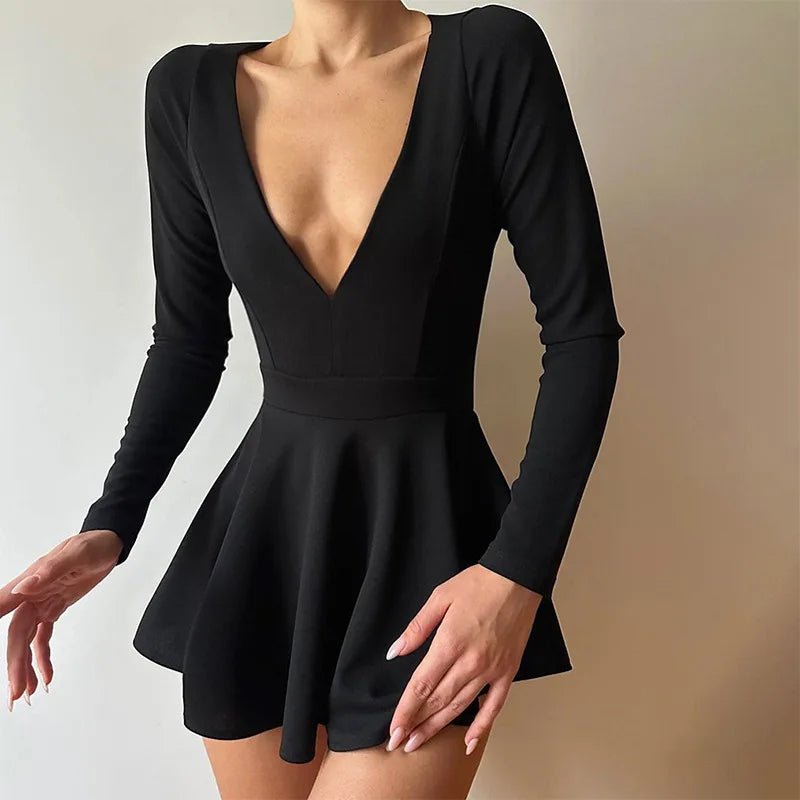 Mini abito a trapezio con scollo a V scavato da donna ATREND