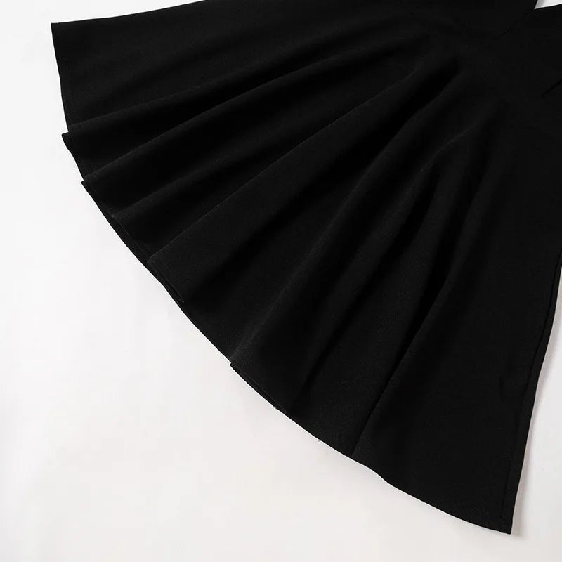 Mini abito a trapezio con scollo a V scavato da donna ATREND