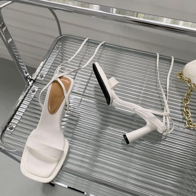 Sandali alla gladiatore con punta quadrata da donna - Sandali ATREND