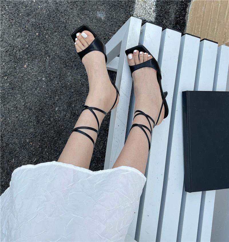 Sandali alla gladiatore con punta quadrata da donna - Sandali ATREND
