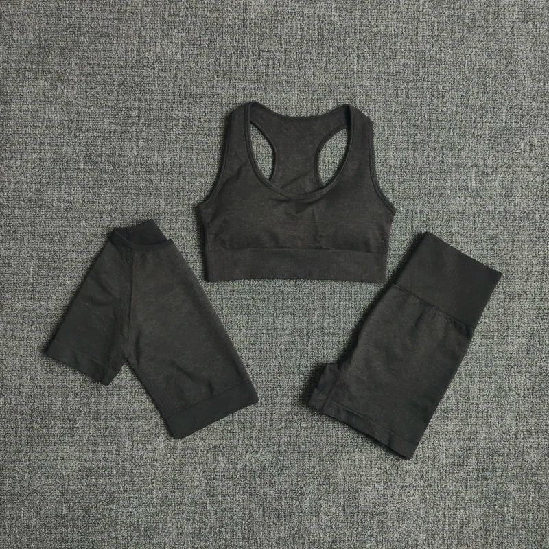 Set coordinato sportivo 3 pezzi pantaloncini top e t-shirt da donna - set coordinato ATREND