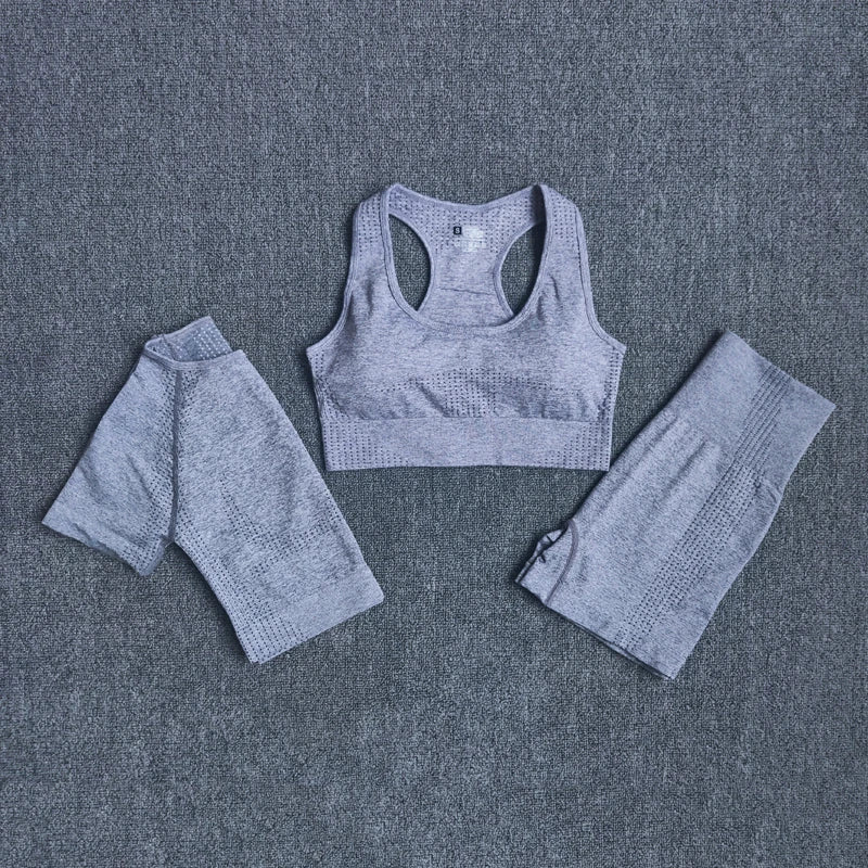 Set coordinato sportivo 3 pezzi pantaloncini top e t-shirt da donna - set coordinato ATREND